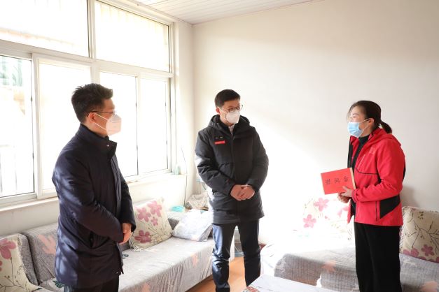 走访慰问残疾人运动员.JPG