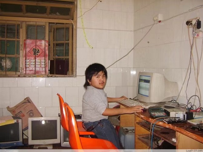 许颢议年轻照片.jpg