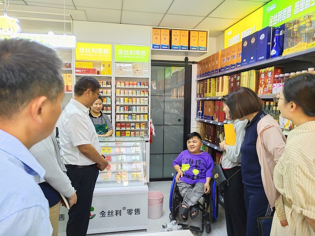 许颢议门店调研照片.jpg