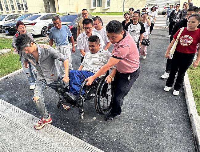 送人进企照片1.jpg