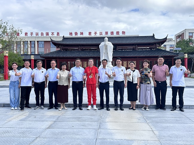合影照片.jpg